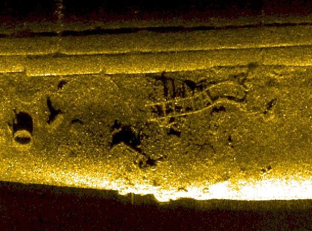 Registro de sonar de barrido lateral del fondo del puerto