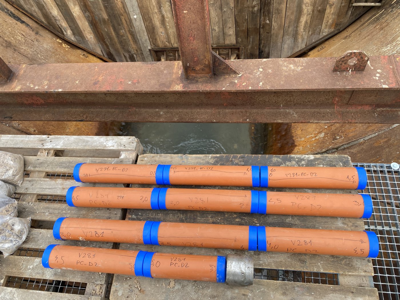 Testigos de sedimento obtenidos con el vibrocorer GeoCorer